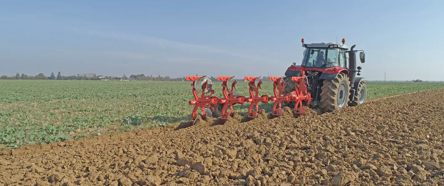 MASTER 123 plough at work