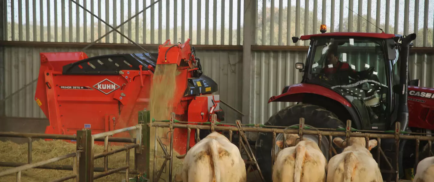 Załadunek modelu KUHN PRIMOR 3570 M