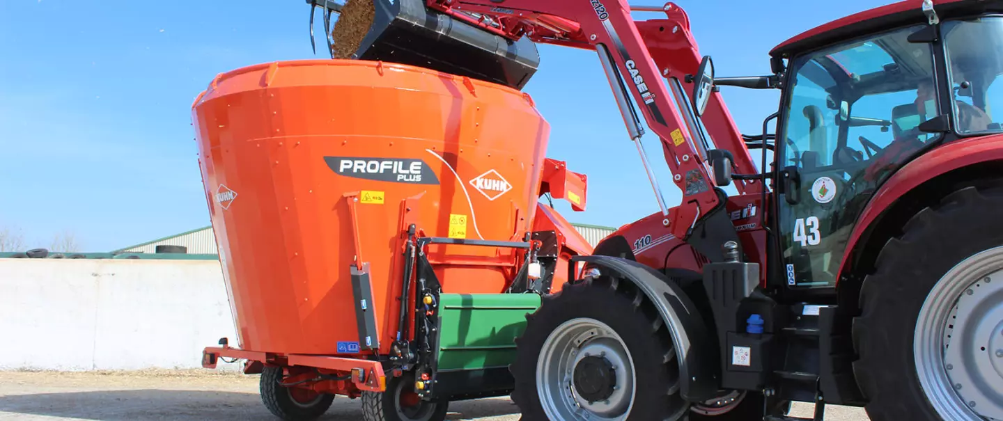 Wóz paszowy PROFILE PLUS 1 DL w pracy