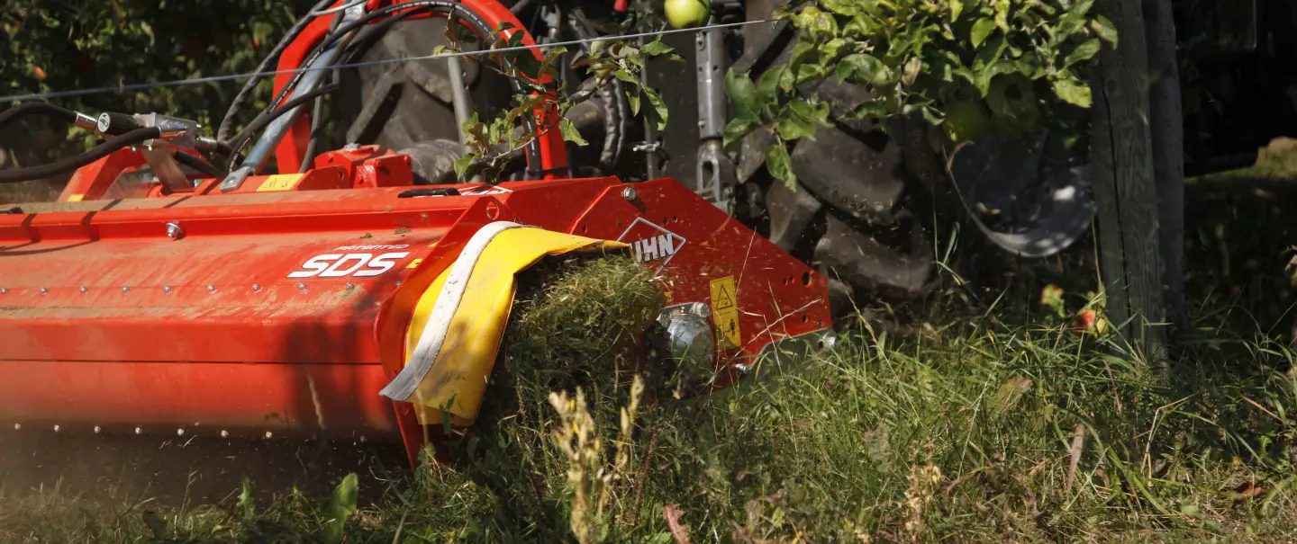 Rozdrabniacz SDS podczas układania materiału z jednej strony