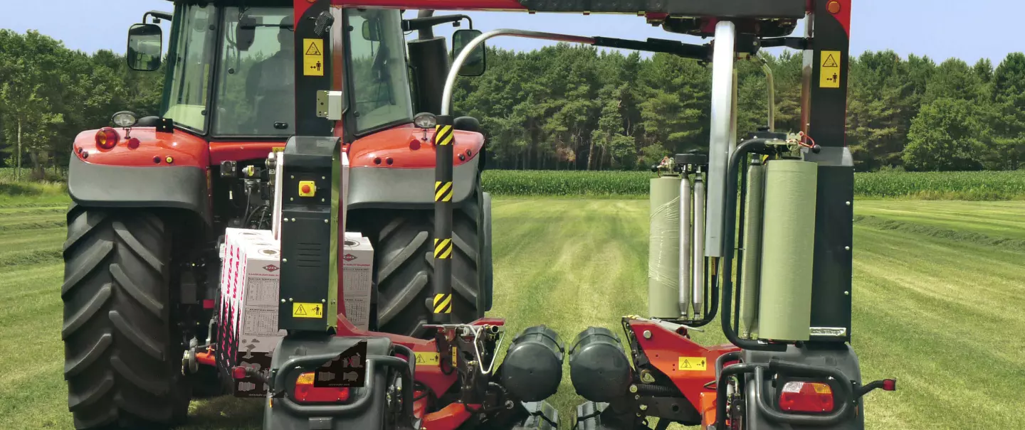 Model owijarki bel SW 4014 w położeniu transportowym