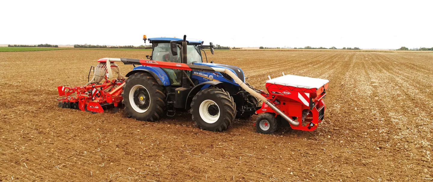 Przedni zbiornik TF 1512 przy pracy