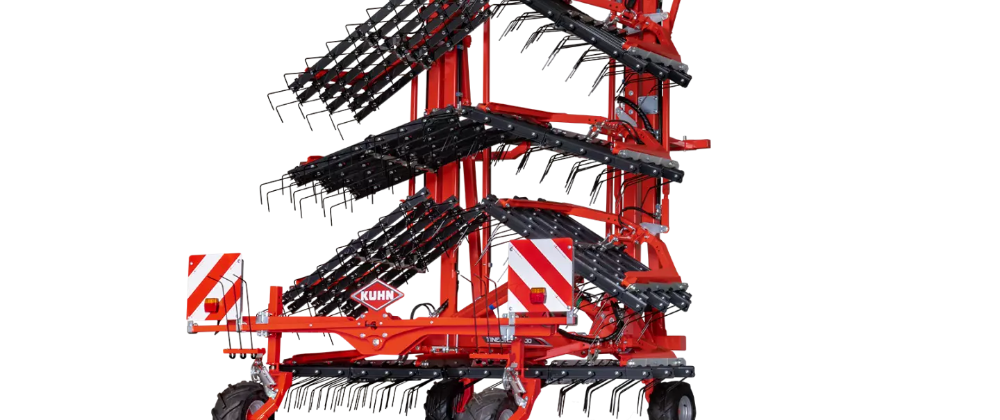 Zdjęcie brony chwastownika TINELINER na polu jęczmienia